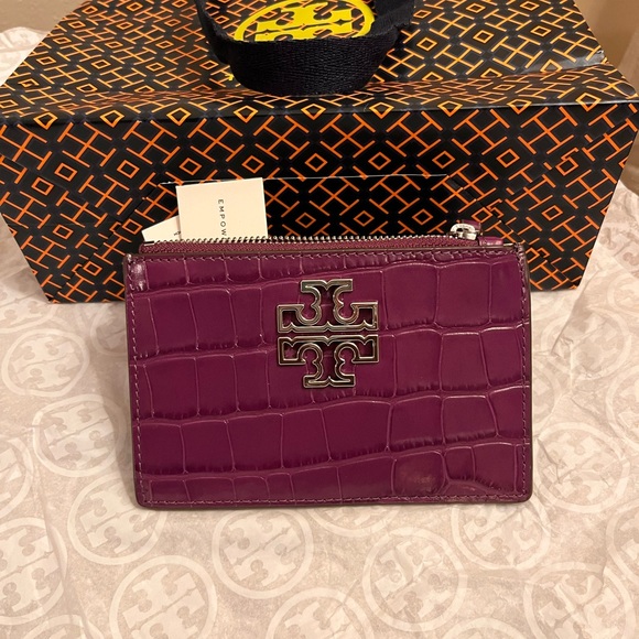 Tory Burch Handbags - SOLD❣️SOLD❣️NWT TORY BURCH BRITTEN EMBOSSED Card Case.